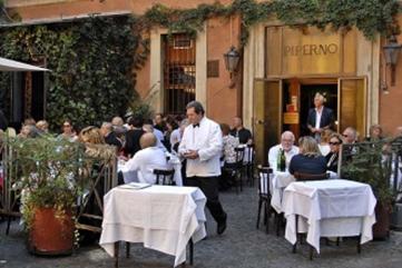 http://www.paradoxplace.com/Perspectives/Rome%20&%20Central%20Italy/Rome/Rome_Restaurants/Rome_Restaurant_Images/Pipernos/Pipernos-Oct06-D3747sAR800.jpg